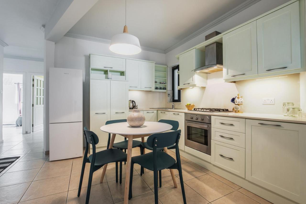 Stylish 3 Bedroom Apartment - St. Julians - 5 Mins From Balluta Bay Saint Julian's 외부 사진