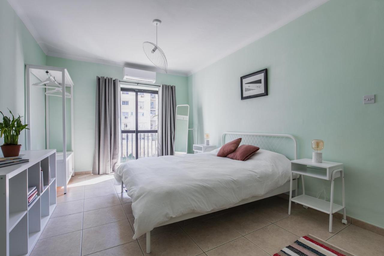 Stylish 3 Bedroom Apartment - St. Julians - 5 Mins From Balluta Bay Saint Julian's 외부 사진